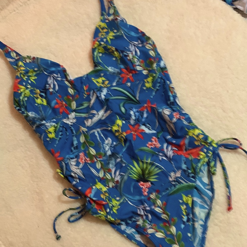NWT FigLeaves Underwired Halter Swimsuit